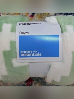 Room Essentials Green and White Geometric Plush Throw